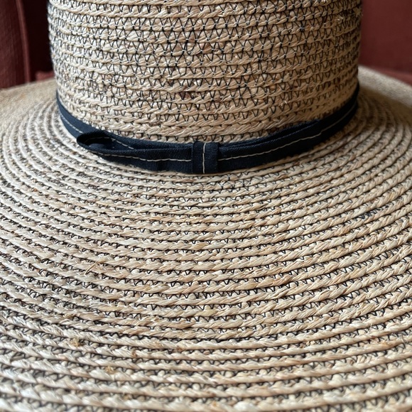 Lord and Taylor Wide Brim Women’s Straw Beach Hat - Picture 4 of 6